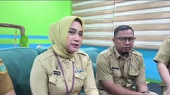 Dituduh Main HP Saat Gubernur Kasih Arahan, Sekretaris Dinas Dicopot