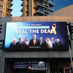 Foto Prabowo Berjejer dengan Netanyahu dan Trump di Papan Reklame Tel Aviv