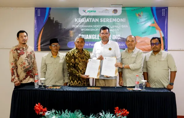 BPMA dan Triangle Pase Terima 12 Sertifikat Tanah di Wilayah Kerja Blok Pase